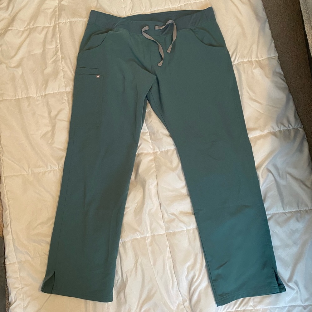 FIG Kade Cargo Scrub Pants